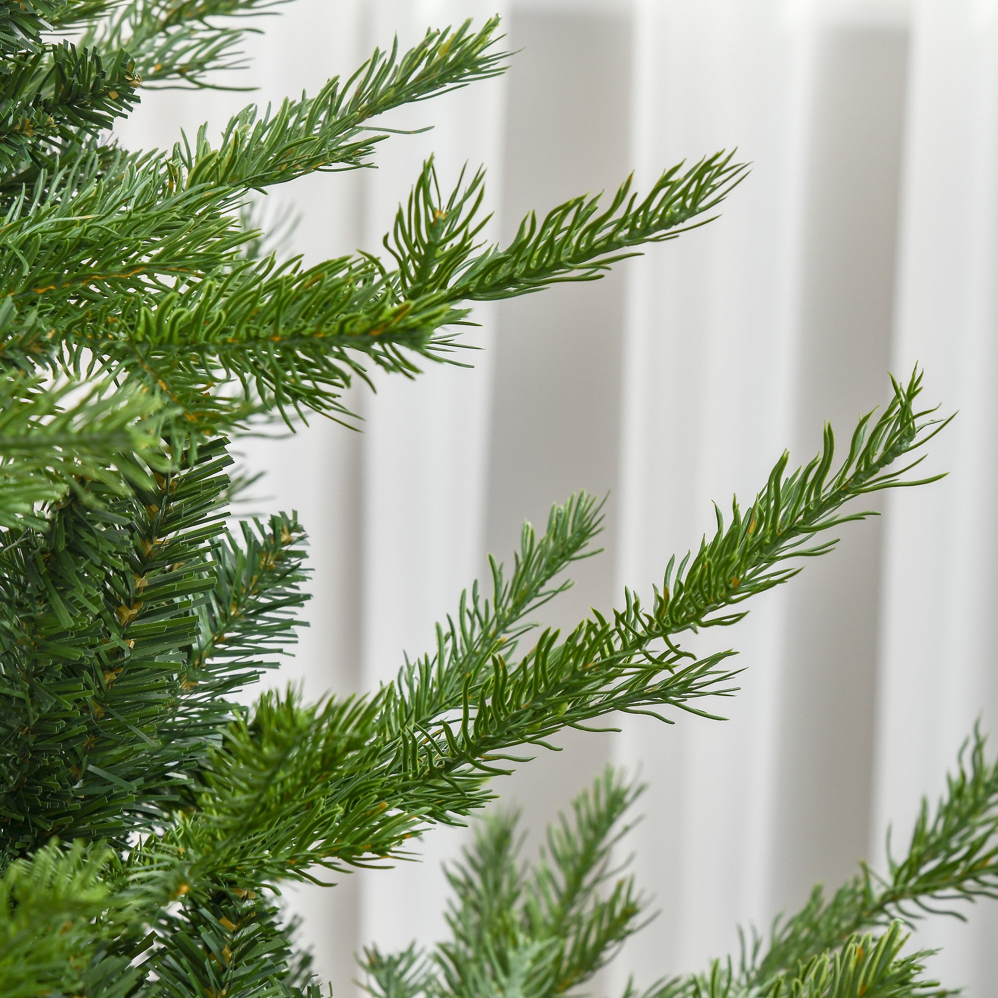 180 cm aidonnäköinen tekokuusi – 1942 oksaa, täyteläinen ja tukeva metallijalka, paloturvallinen ja helppo koota