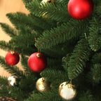 180 cm Nordmann-tyylinen tekokuusi – 880 oksaa, aidonnäköinen ja tukeva metallijalka, paloturvallinen ja helppo koota