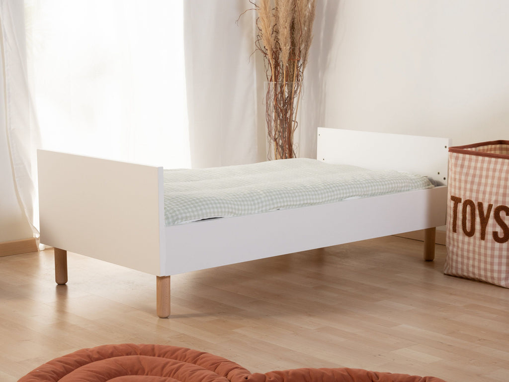 Valkoinen pinnasänky 70x140 cm – muunneltava ja turvallinen vauvan ja taaperon sänky