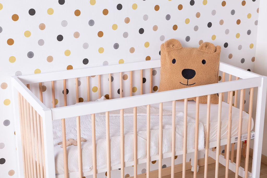 Valkoinen pinnasänky 60x120 cm pyörillä – moderni, säädettävä ja turvallinen vauvan sänky