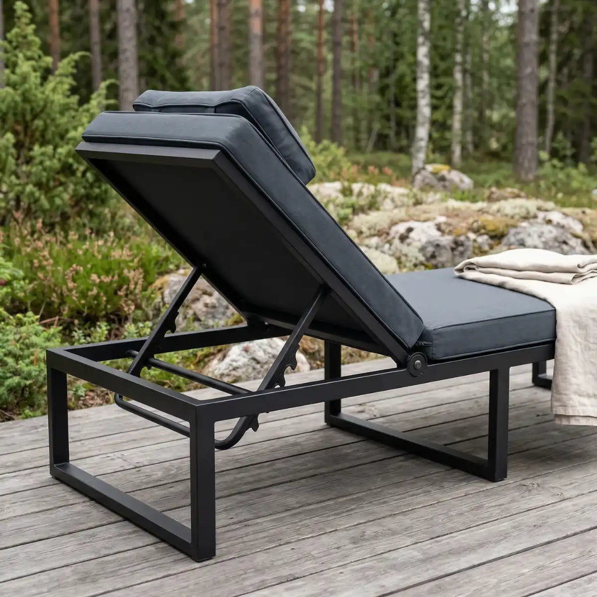 Solstol 200 cm – justerbart ryggstöd, 10 cm stoppning, stålram, svart/grå