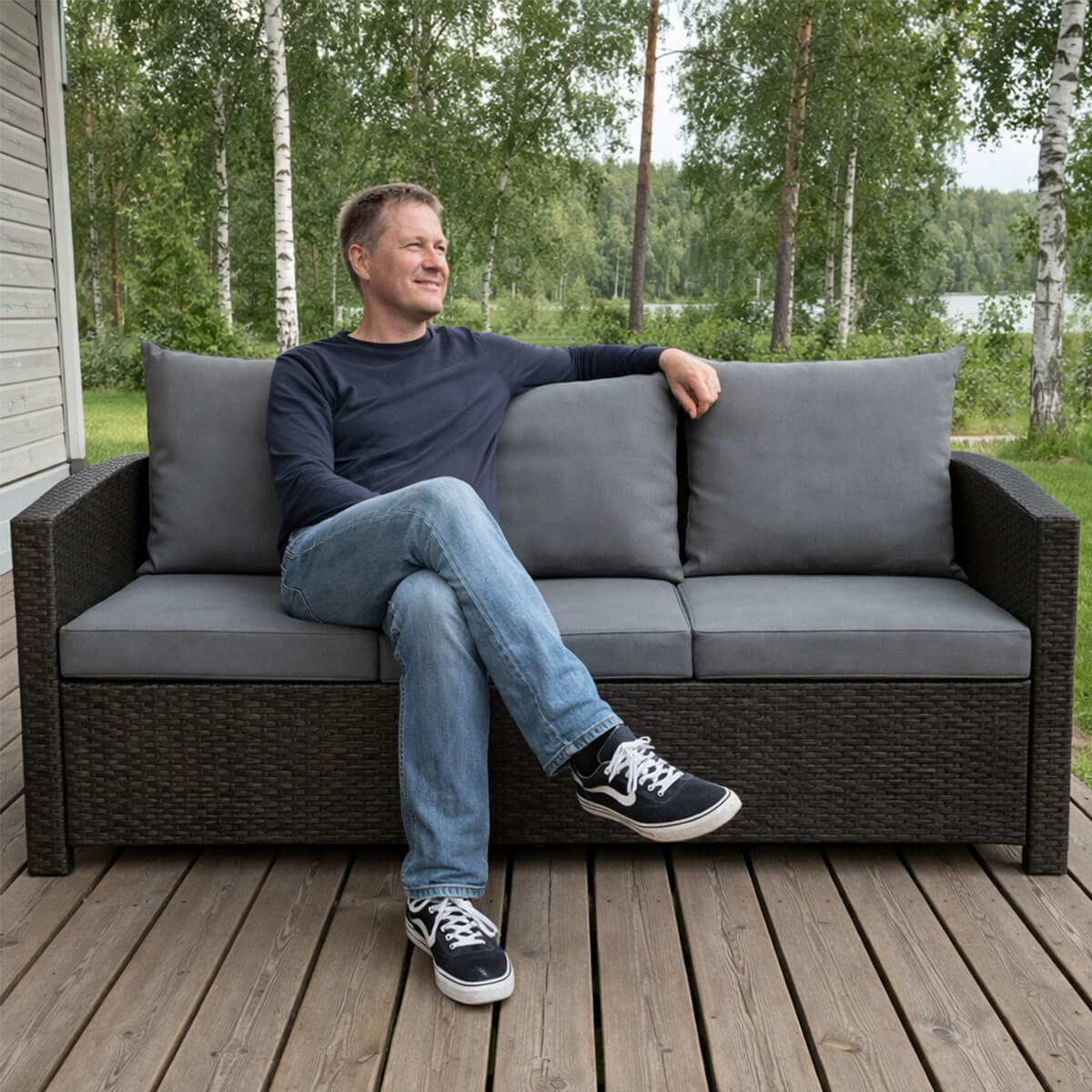 3-istuttava ulkosohva 175 x 60 x 74 cm – polyrottinki, teräsrunko, musta/harmaa