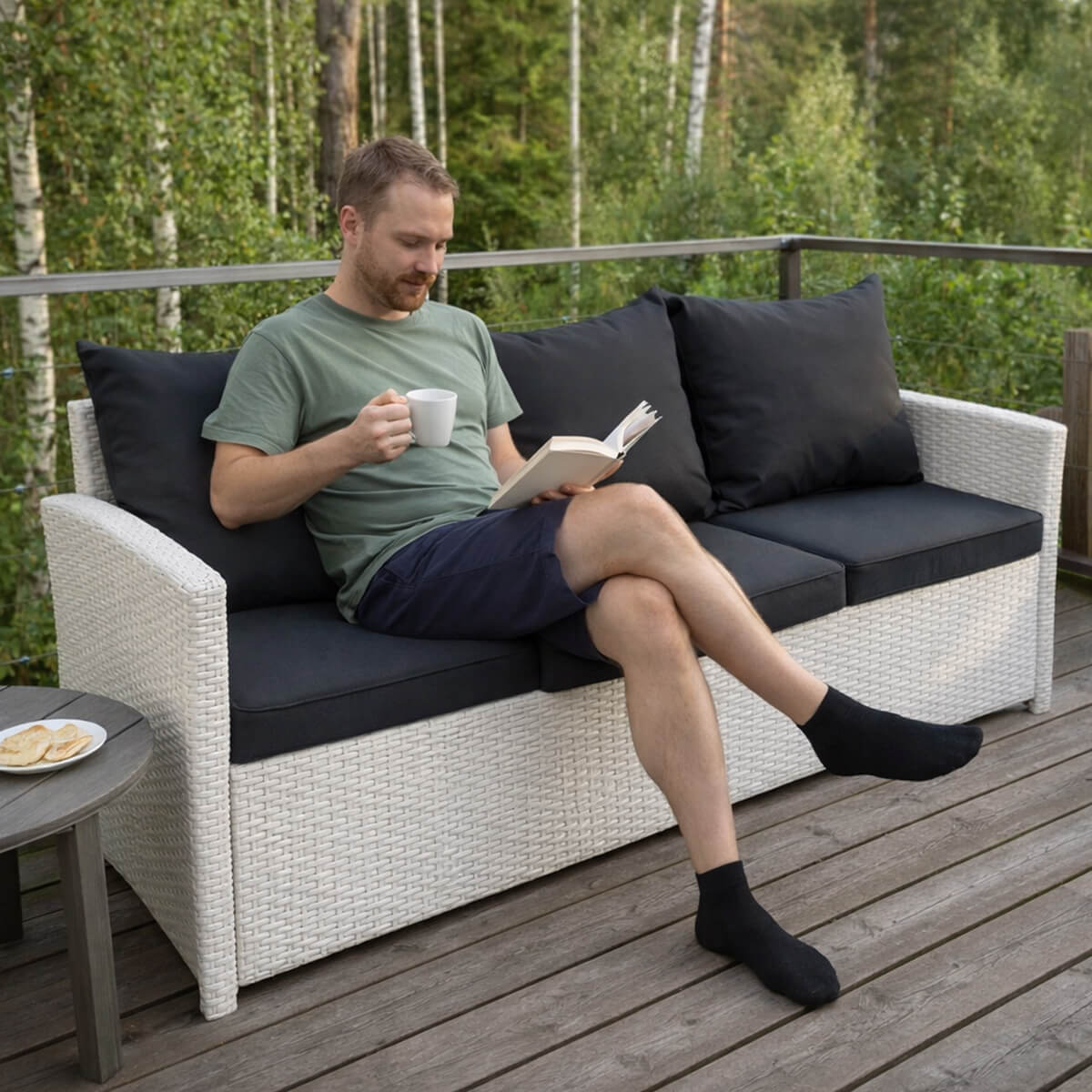 3-istuttava ulkosohva 175 x 60 x 74 cm – polyrottinki, valkoinen/harmaa