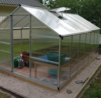 Kasvihuone 10 m² – 4 mm 800 g/m² kennolevyt, sokkeli, alumiinirunko