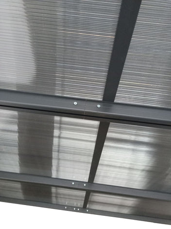 Terassikatos 556 x 300 cm – 6 mm polykarbonaattipaneelit, alumiinirunko, vesirännit