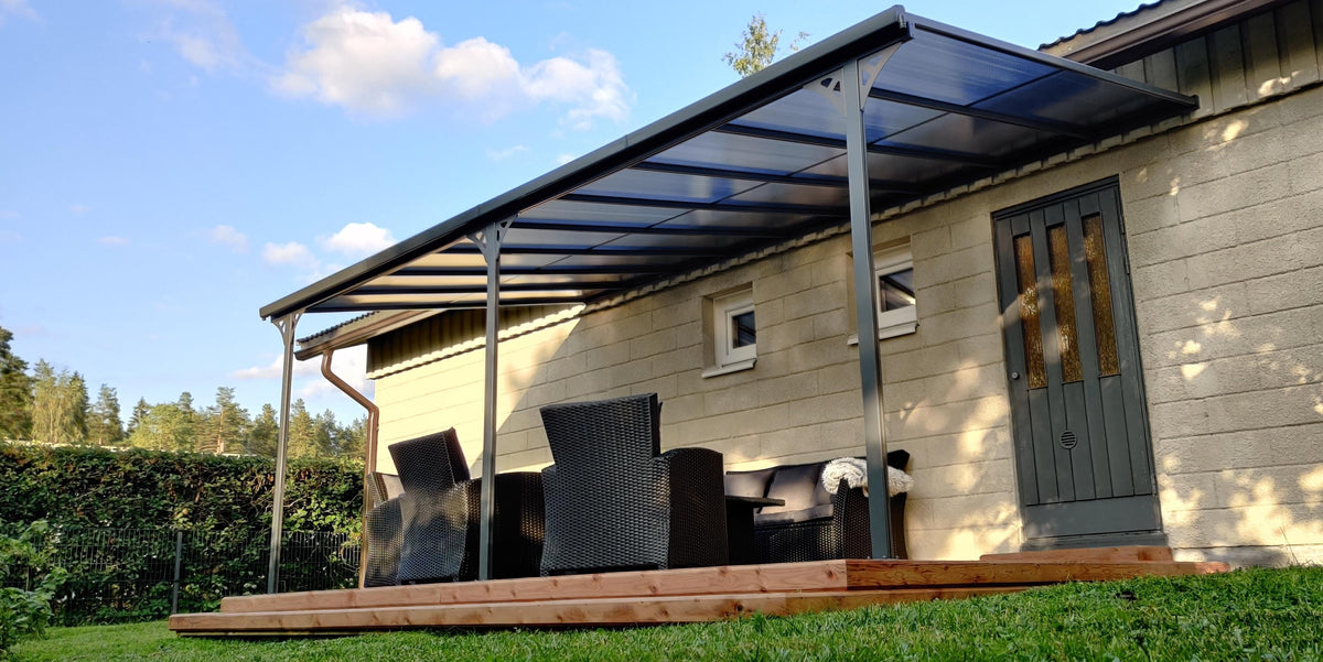 Terassikatos 556 x 300 cm – 6 mm polykarbonaattipaneelit, alumiinirunko, vesirännit