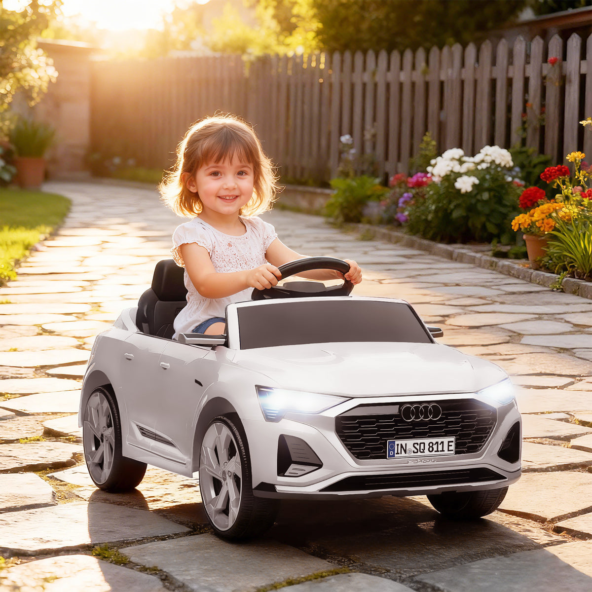 Lasten sähköauto Audi Q8 e-tron Sportback 12V, kaukosäädin, jousitus, 3–5 v, valkoinen