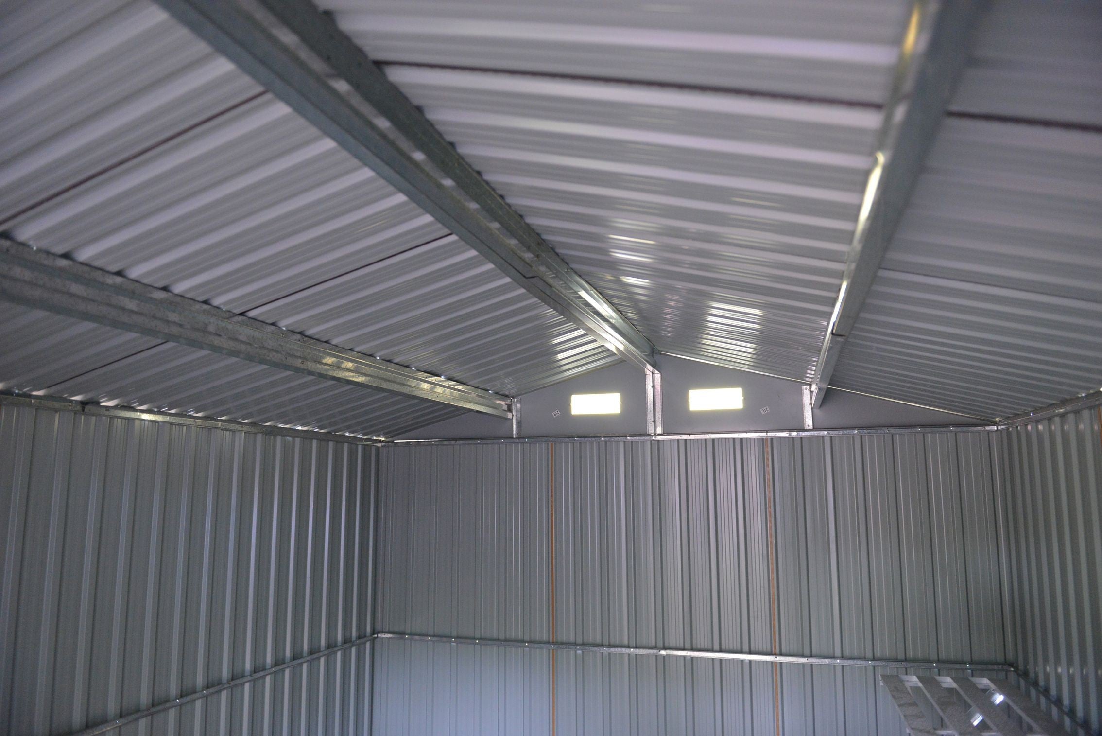 POHJOLA GARDEN Pihavaja 8,8m2 Puutarhavaja, Peltivarasto, Työkaluvaja Valkoinen + sokkeli