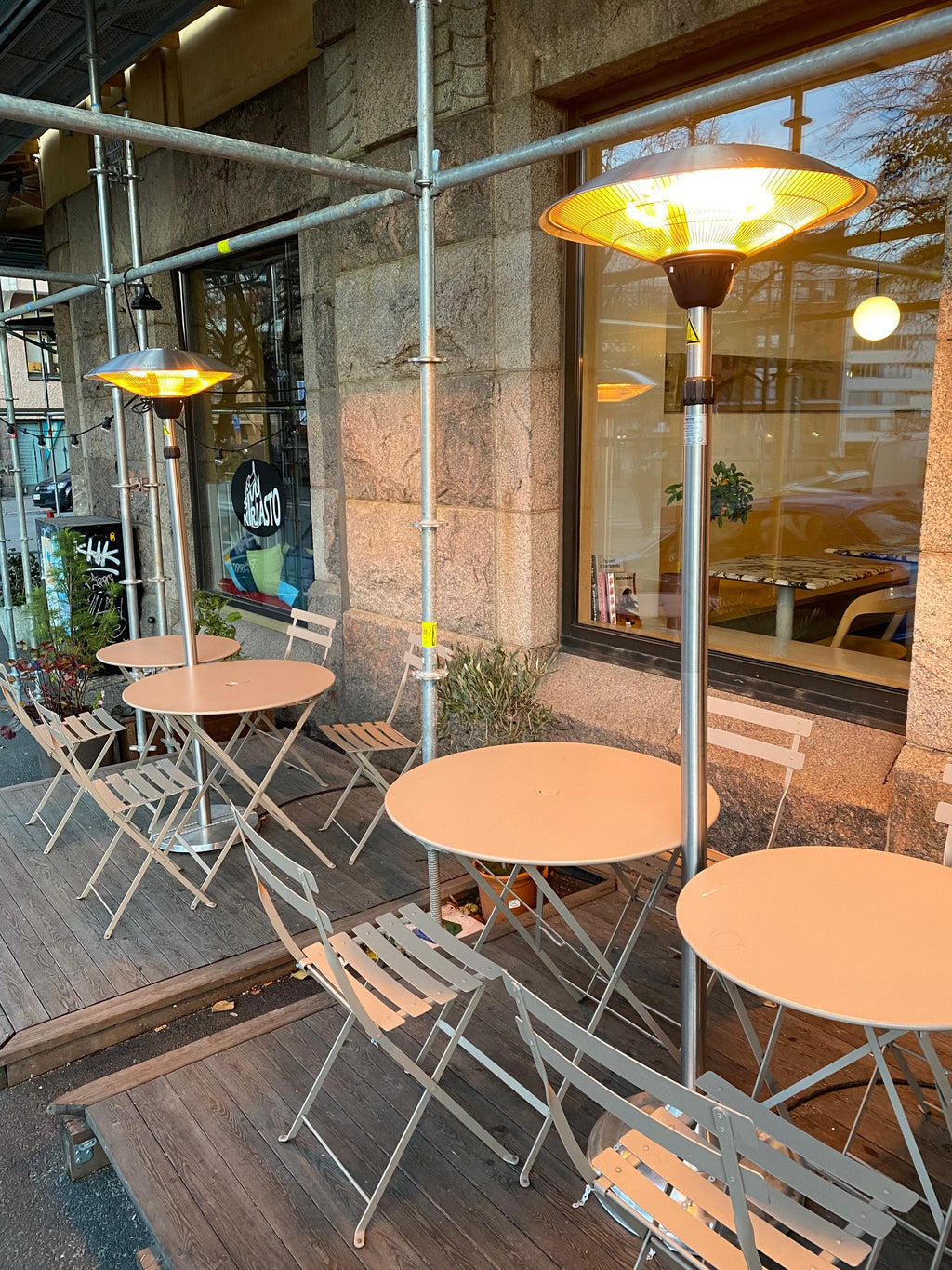 Terassilämmitin / Parvekelämmitin Jalalla 1500W IP34