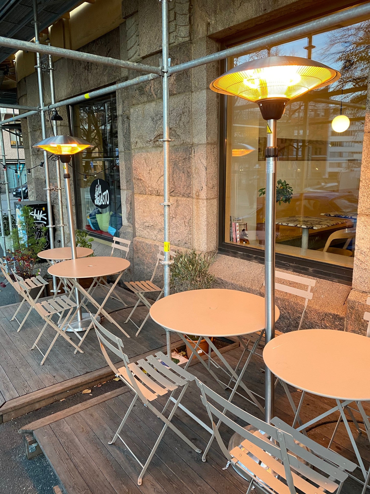 Terassilämmitin / Parvekelämmitin Jalalla 1500W IP34