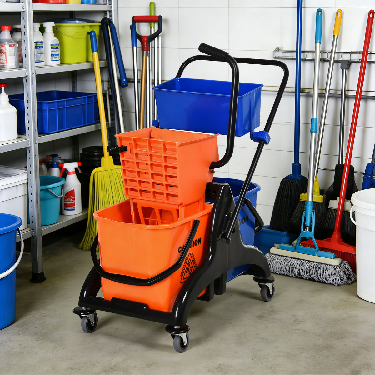 Moppivaunu 26 l puristimella, erilliset ämpärit puhtaalle ja likaiselle vedelle, pyörät, oranssi