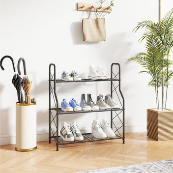 Kolmitasoinen metallinen kukkateline ritilähyllyillä, 78 cm, musta