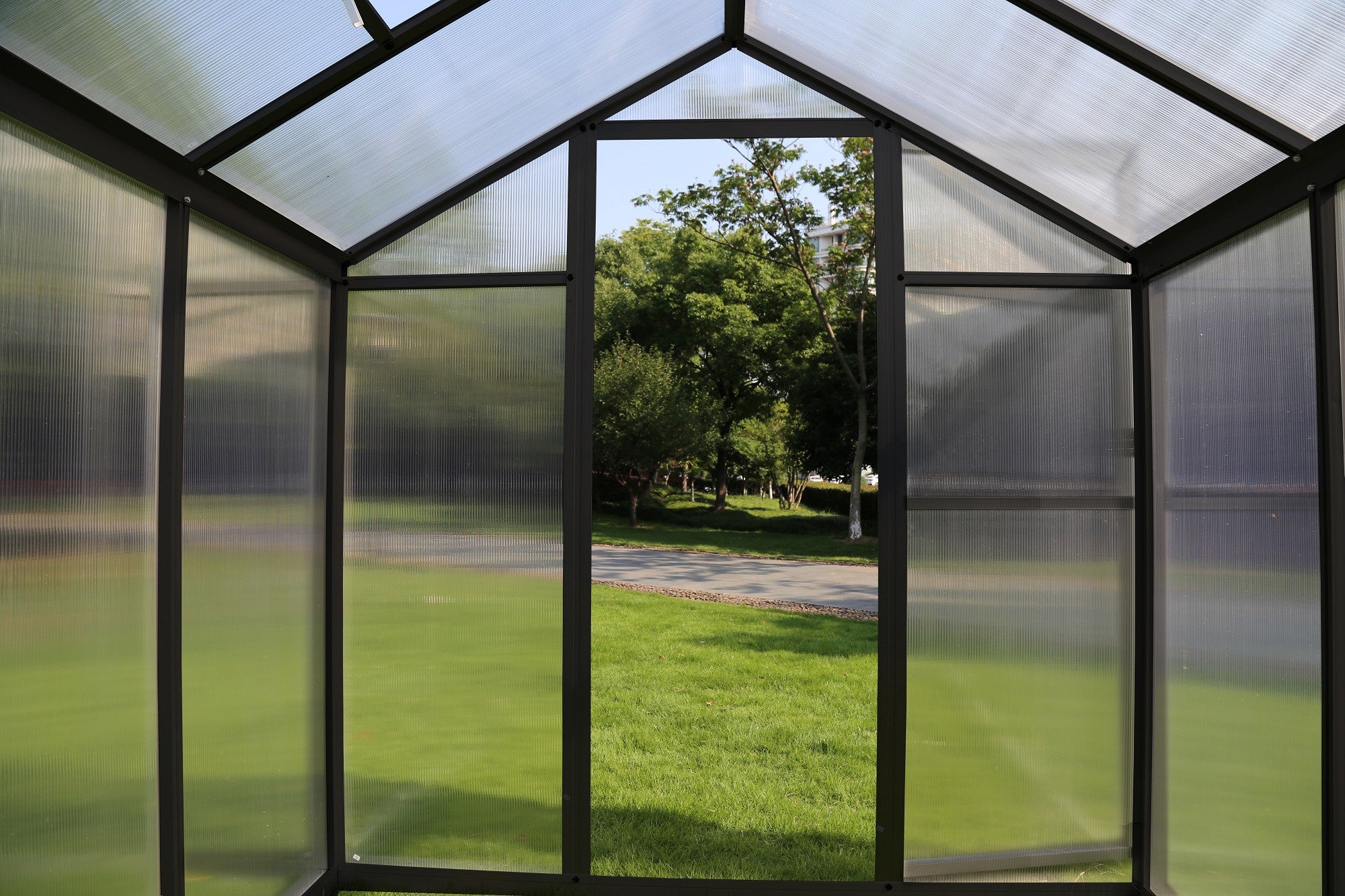 POHJOLA GARDEN Kasvihuone 5,75m2 + Sokkeli & Rännit 2024, Extra kestävä 600g/m2 kennolevyt, musta