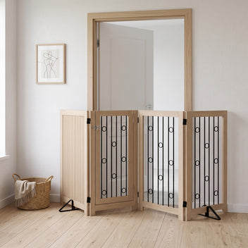 Korkea vapaasti seisova koiraportti ovella, neljä paneelia, MDF ja teräs, 205 x 91,5 cm, tammi
