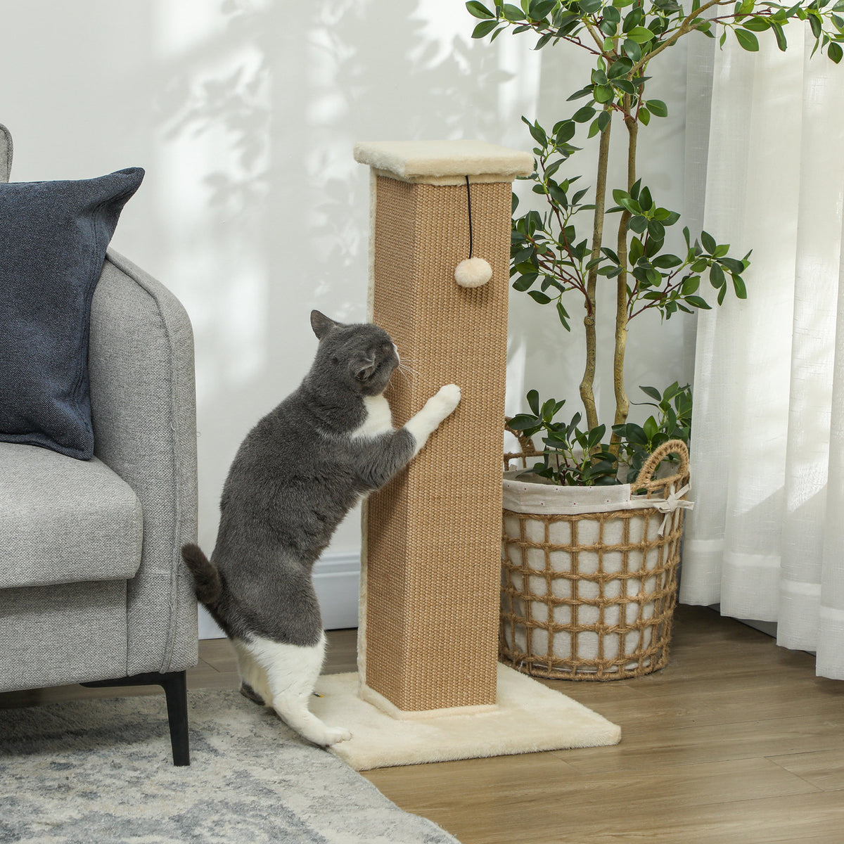 Korkea kissan raapimispylväs juuttiköydellä ja pallolla, 81 cm, beige