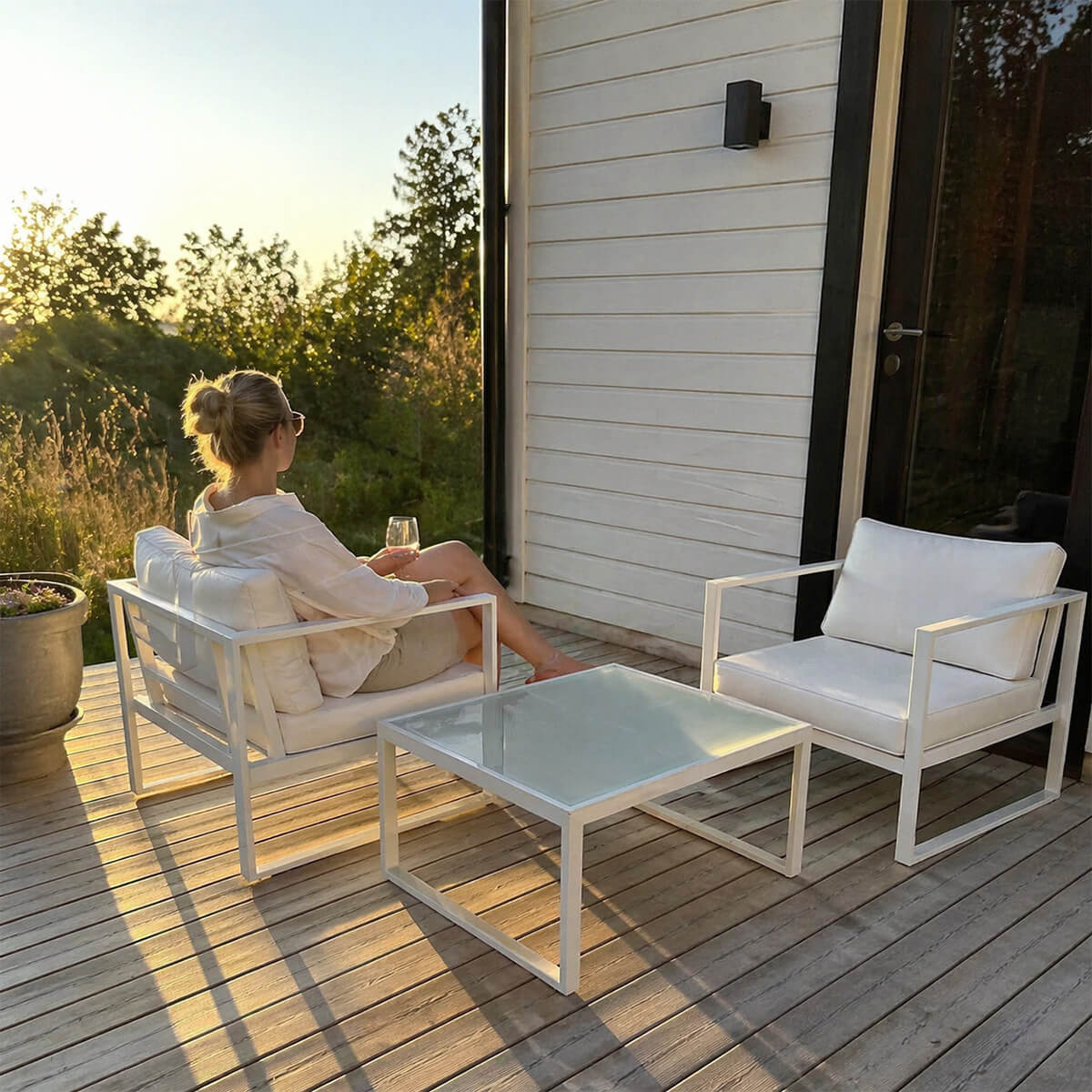 Ulkokalustesetti, 2 tuolia+ pöytä, 10 cm pehmusteet, valkoinen / vaalea beige