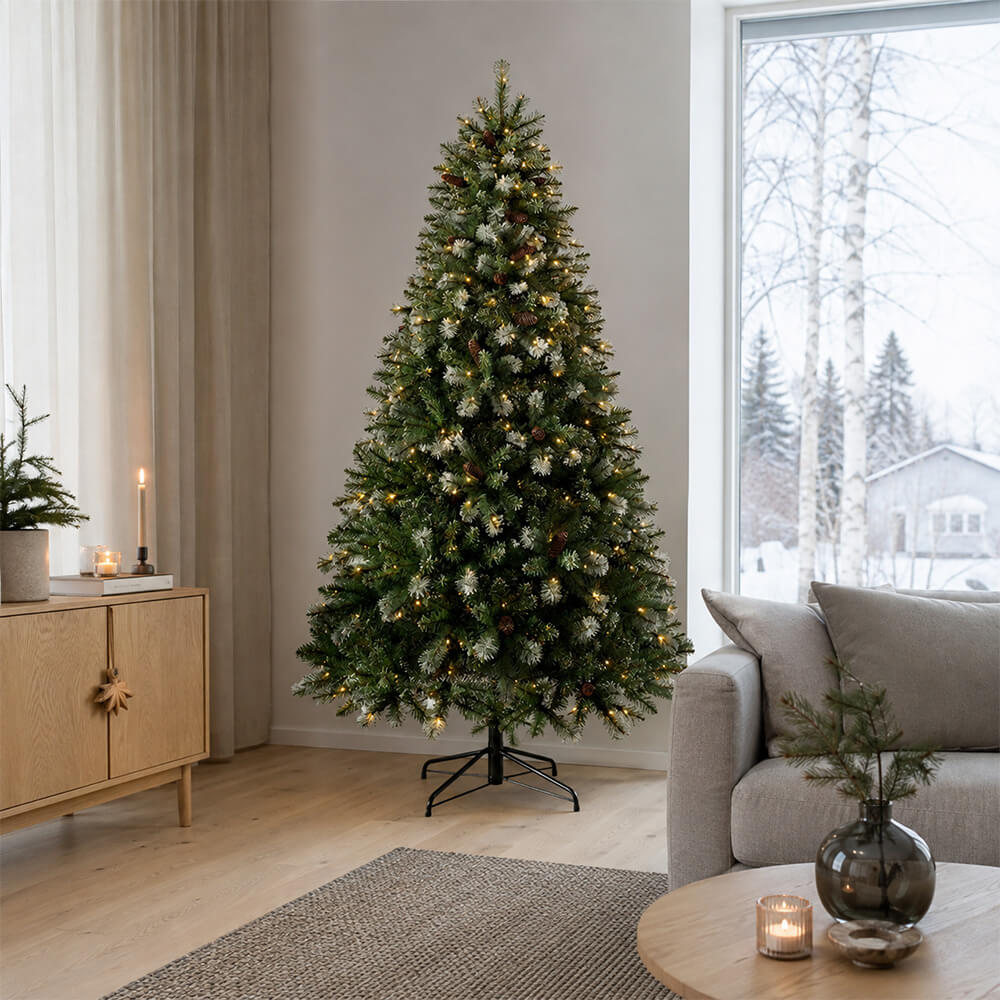 Joulukuusi 210 cm – aidon näköinen tekokuusi, 980 oksaa ja kävyt