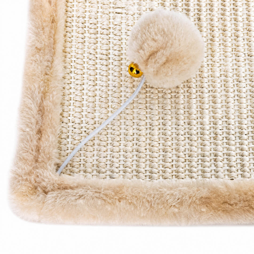 Kissan raapimismatto pallolelulla 65 x 45 cm – beige