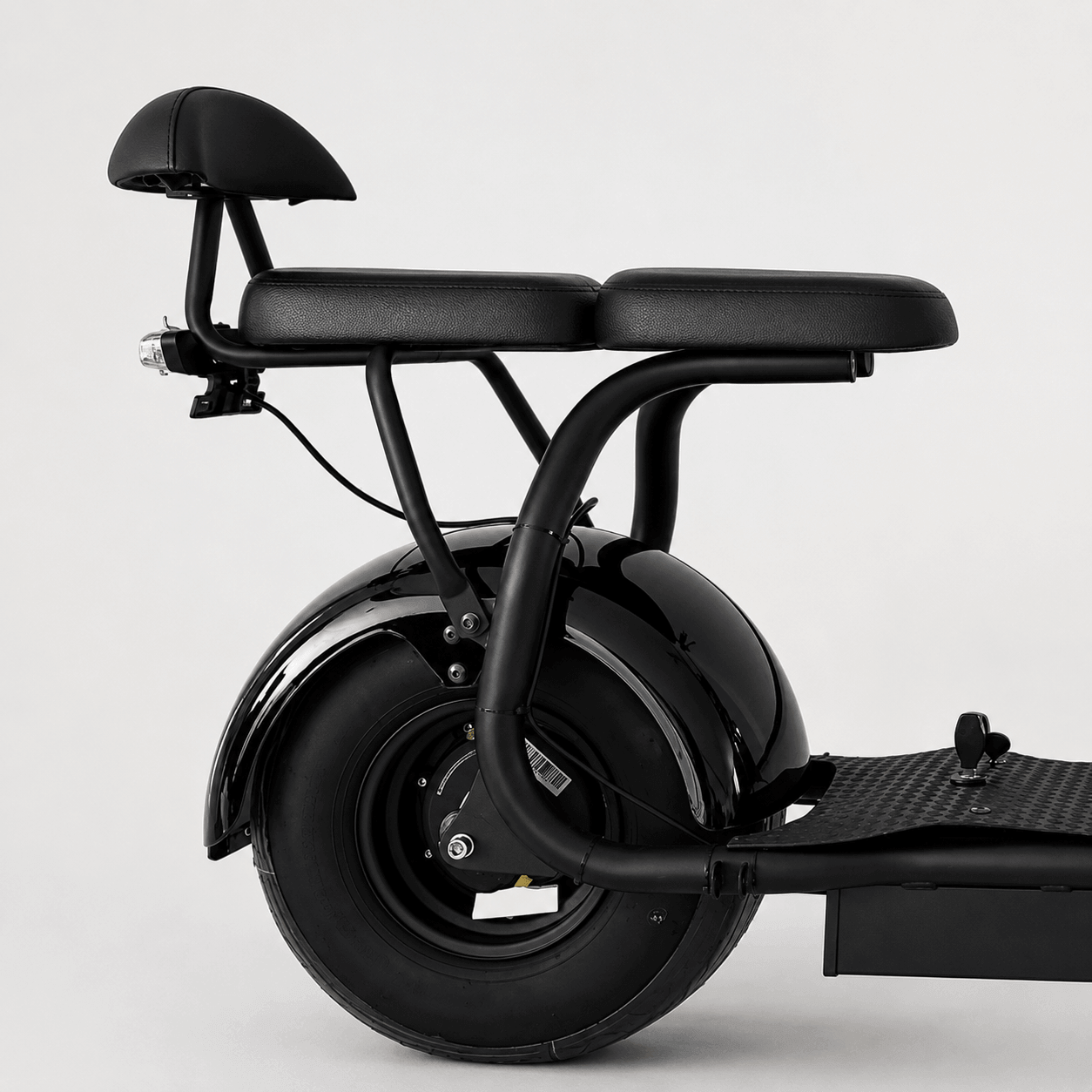 Lisäistuin ja jalkatapit Cruiser 2.0 Premiumiin – selkänoja, nopea asennus, musta