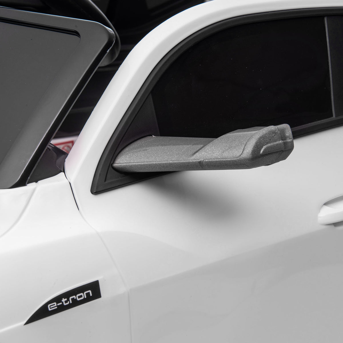 Lasten sähköauto Audi e-tron 12V, kaukosäädin, turvavyö ja musiikki, 3–5 v, valkoinen