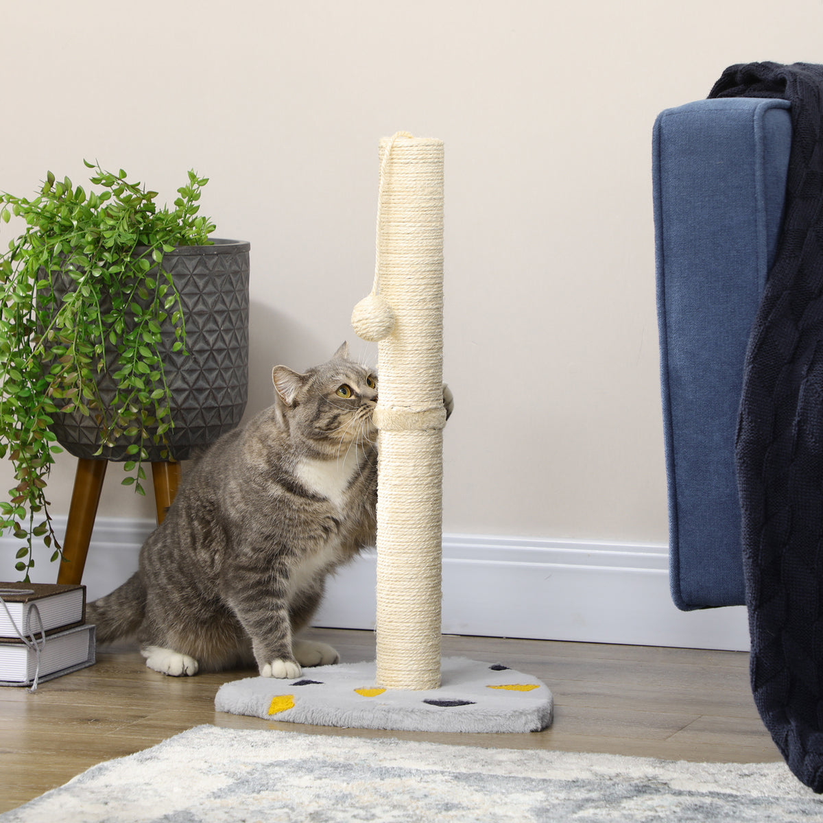 Kompakti kissan raapimispylväs juuttiköydellä ja pallolla, 62 cm, vaaleanharmaa