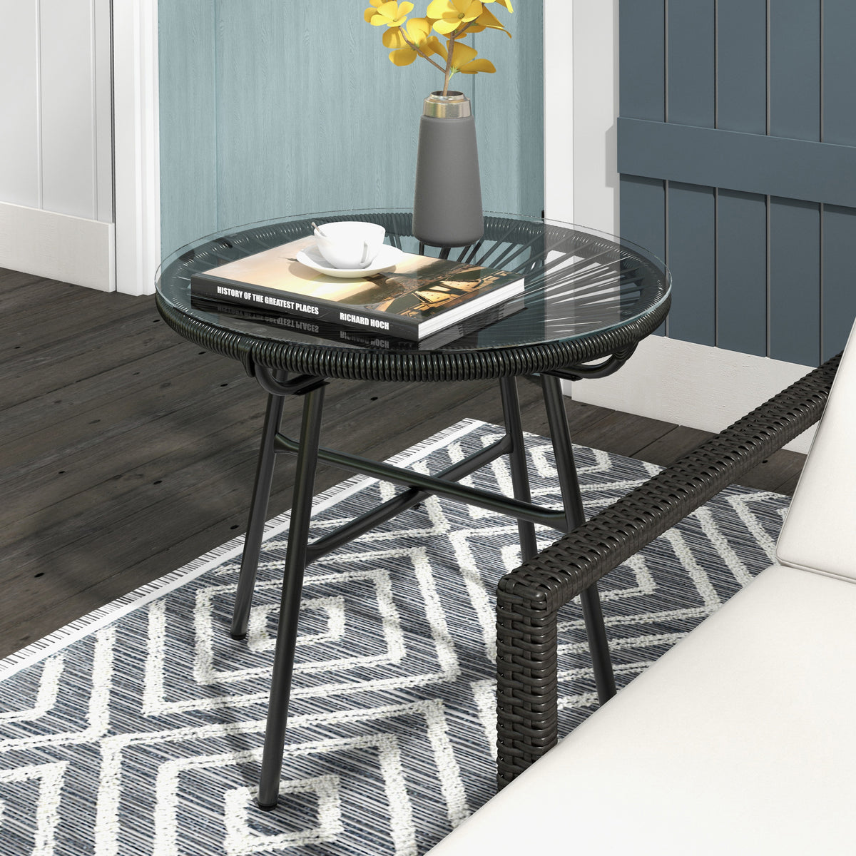 Boho-tyylinen rottinkinen sivupöytä lasikannella, Ø50 cm, musta