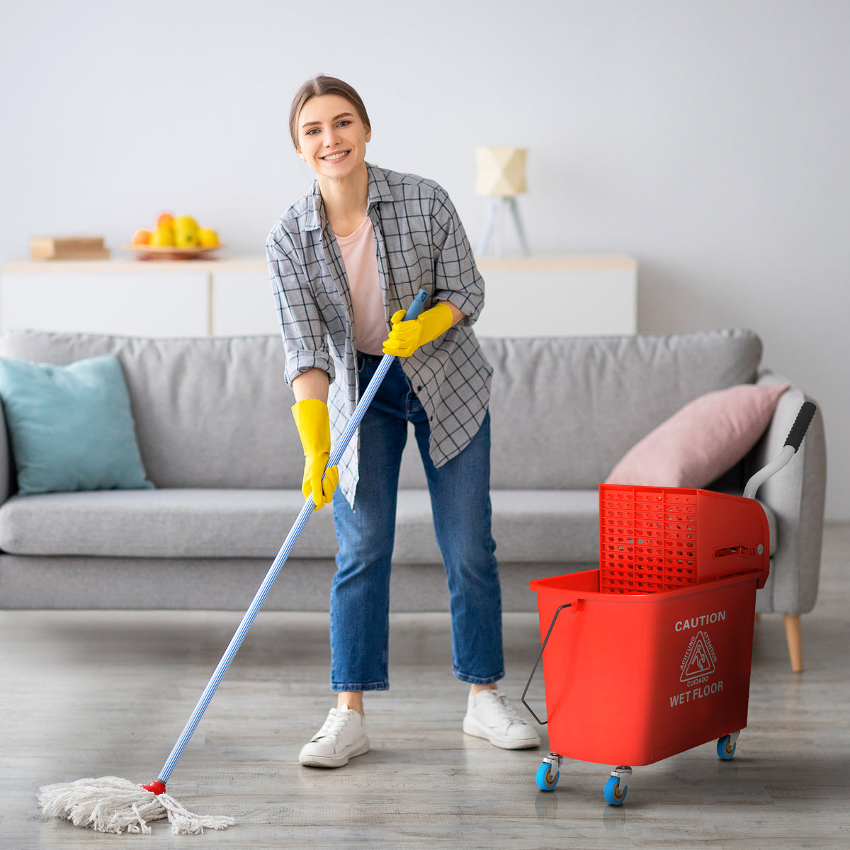 Moppiämpäri 20 l puristimella ja kahvalla, pyörät, muovi, punainen
