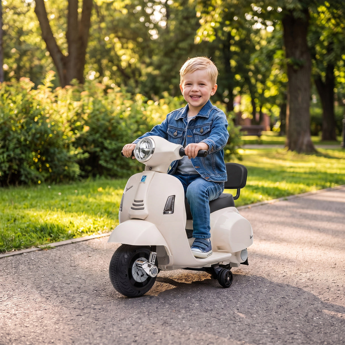 Lasten sähkömopo Mini Vespa GTS litiumakulla, selkänoja ja tukipyörät, 1,5–3 v, valkoinen