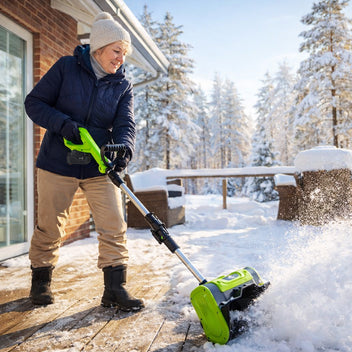 Batteridriven snöskopa 10" 20V Li-ion – arbetsbredd 25,4 cm, batteri och laddare ingår