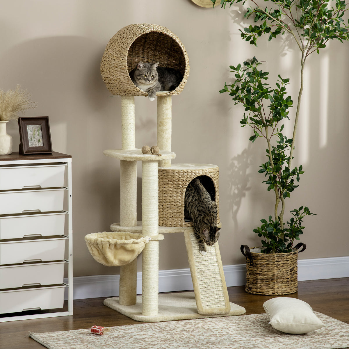 Iso kissan raapimispuu kahdella pesällä ja riippumatolla, 150 cm, beige