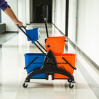 Moppivaunu 26 l puristimella, erilliset ämpärit puhtaalle ja likaiselle vedelle, pyörät, oranssi