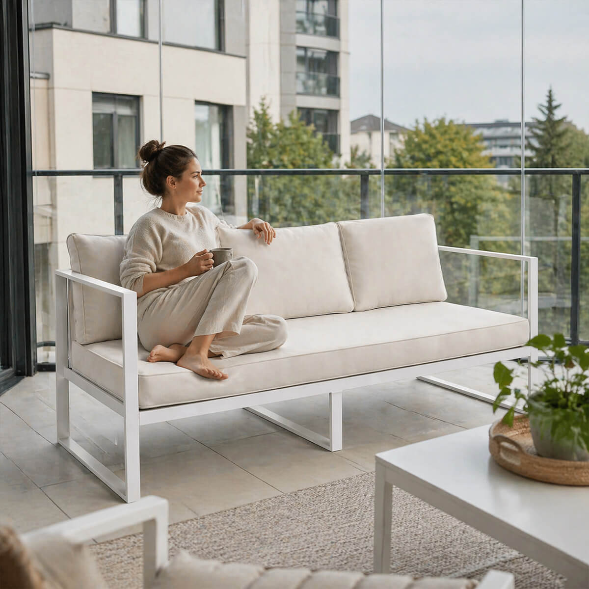 3-istuttava ulkosohva 190 x 75 cm – 10 cm pehmusteet, teräsrunko, valkoinen/vaalea beige