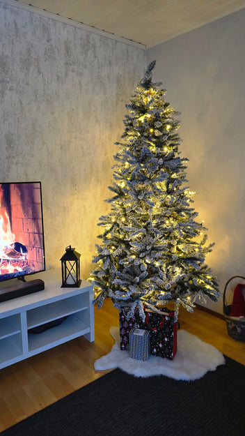 Julgran 210 cm – 1180 grenar, PVC, grenar som kan formas manuellt