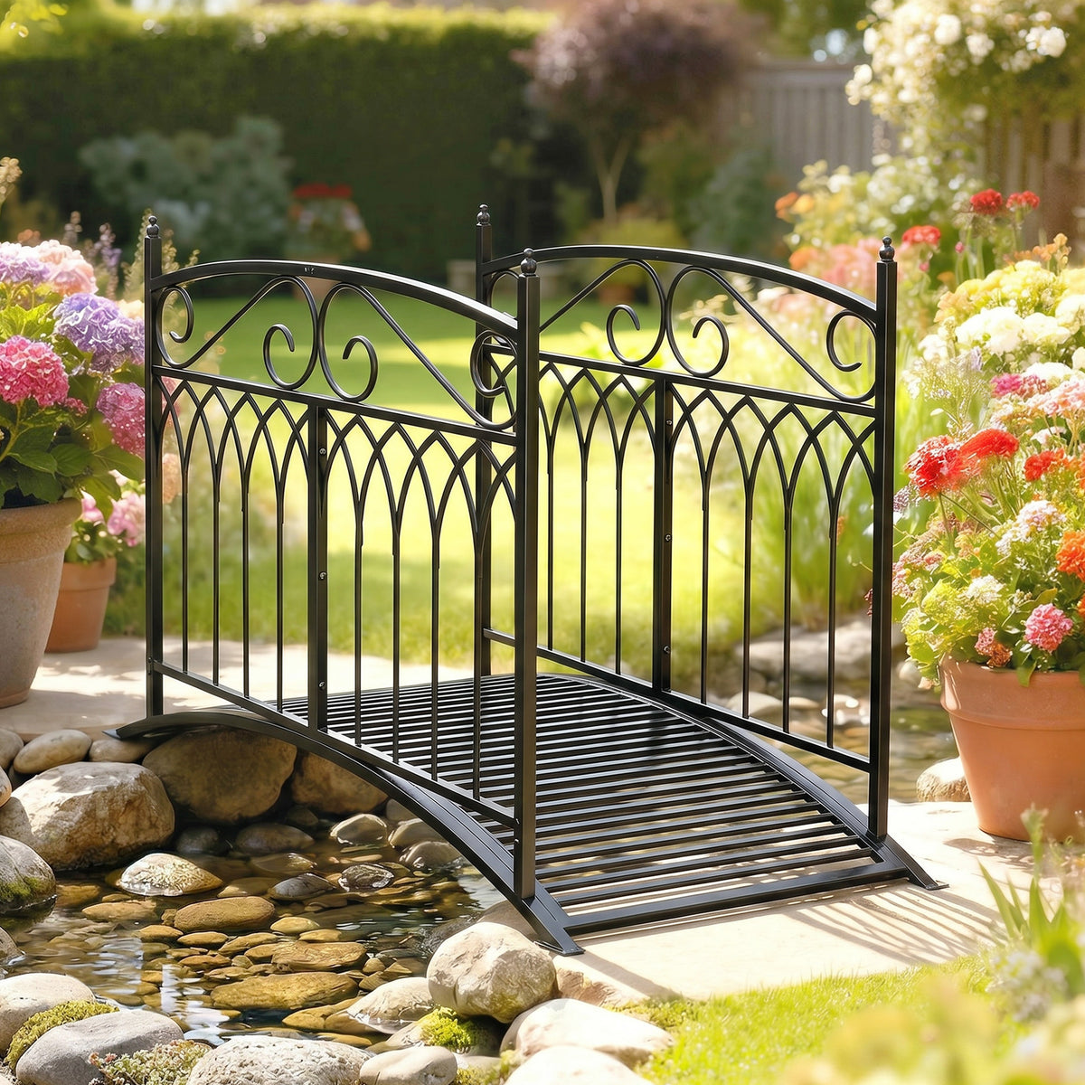 Barokkityylinen metallinen puutarhasilta kaiteilla, 135,5 cm, musta