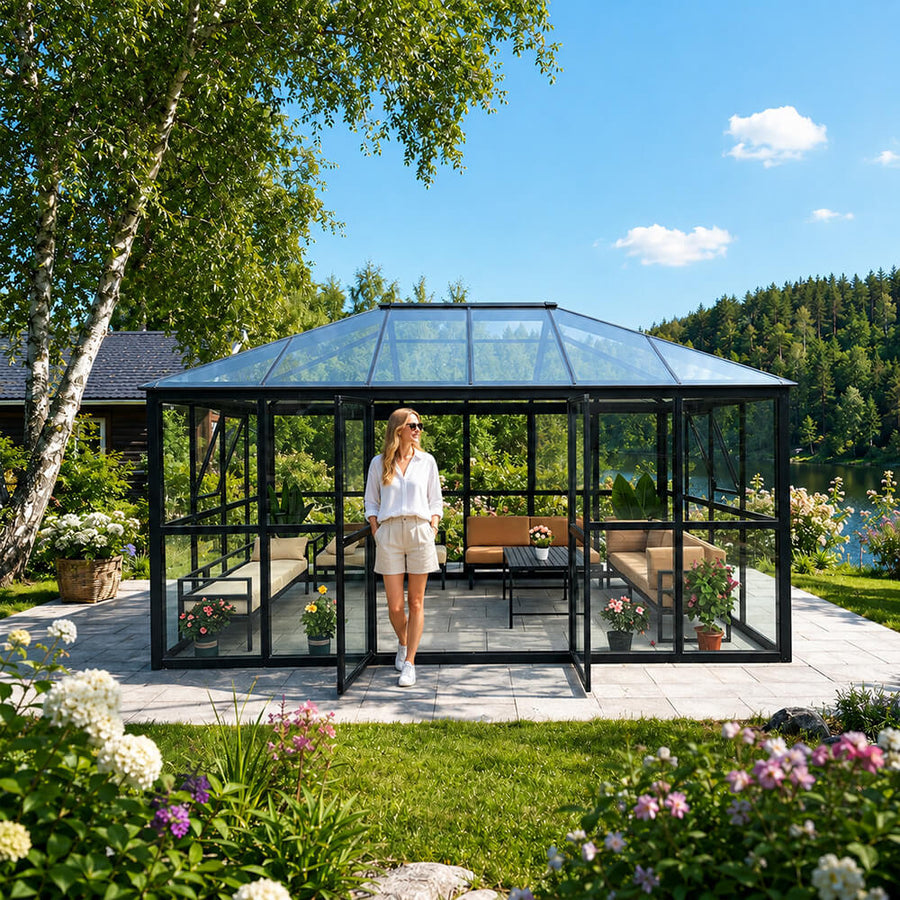 Lasipaviljonki 288 x 426 cm – 12,28 m², kirkas PC-katto ja pariovet
