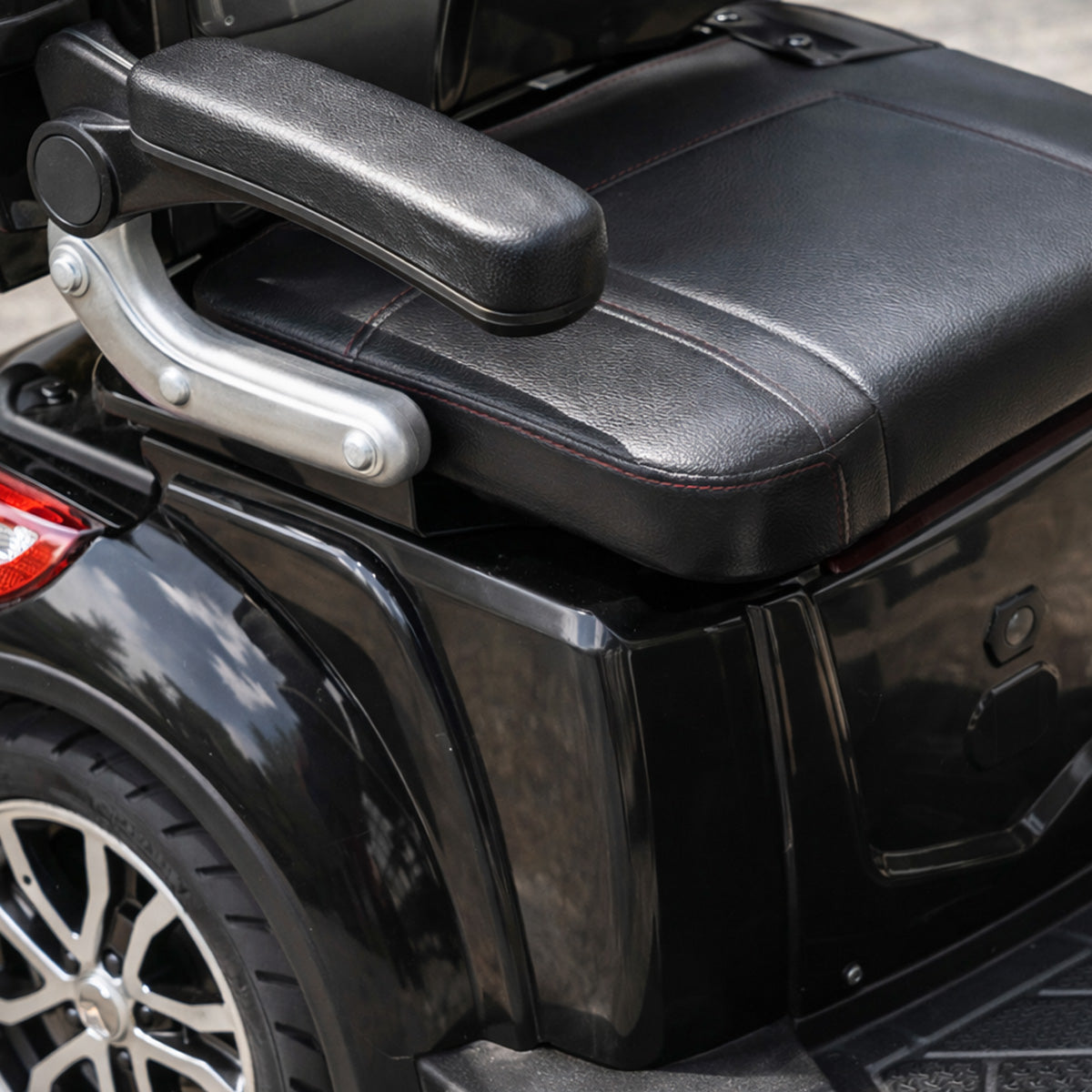 Arktis Motors Senior Scooter med larm 1000 W, 25 km/h, 48 V 20 AH, svart