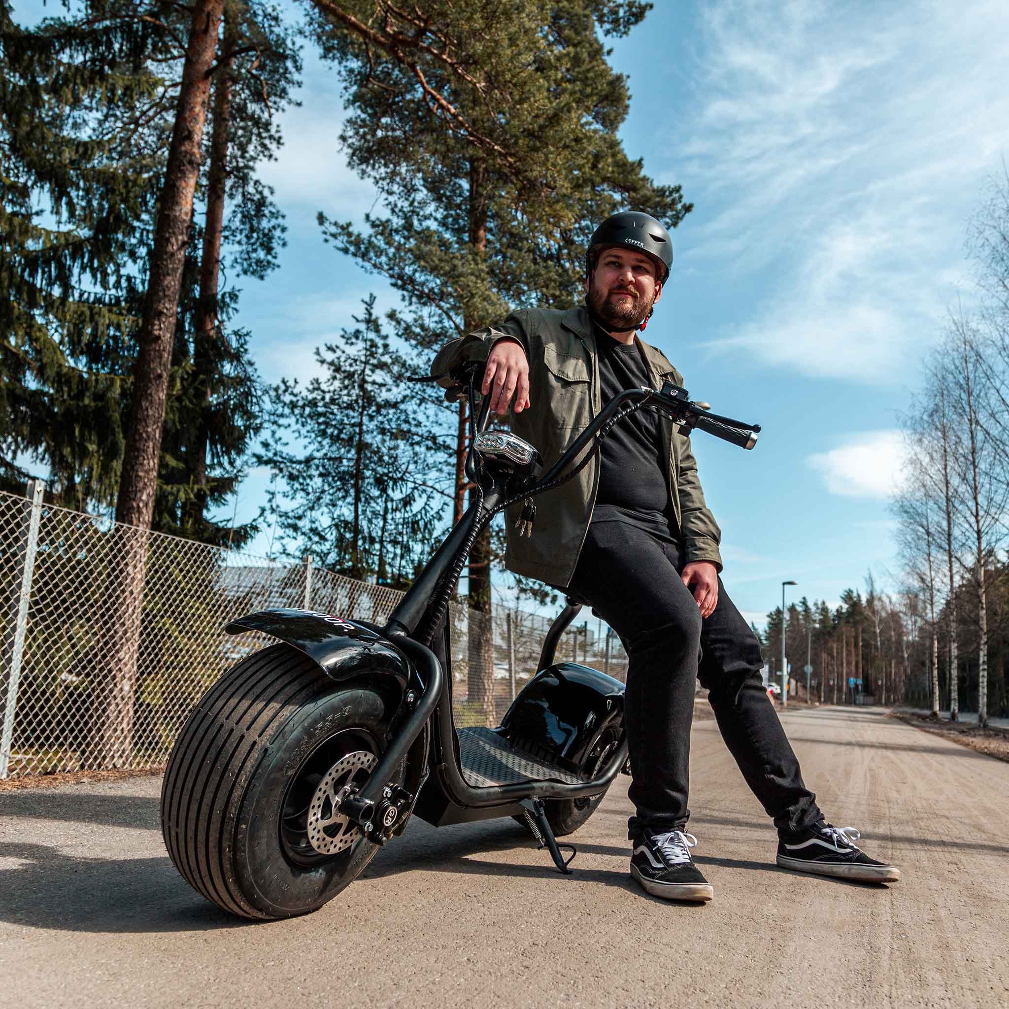 SWOOP SÄHKÖPOTKULAUTA CRUISER MUSTA N2