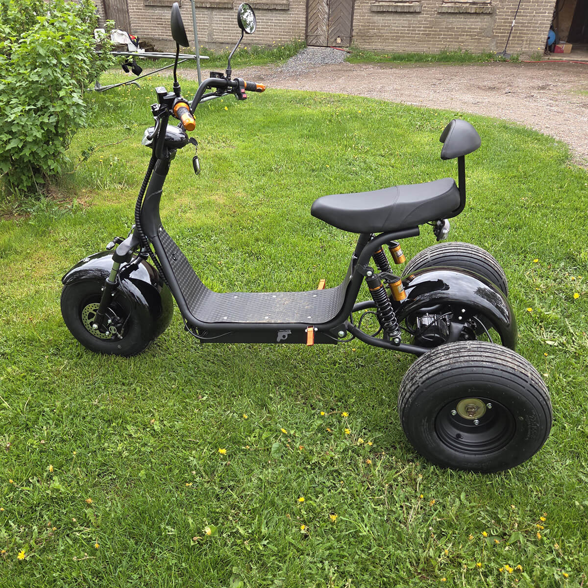 Kolmirenkainen sähköskootteri 2000W – 60V 20Ah, jopa 60 km, 2-paikkainen
